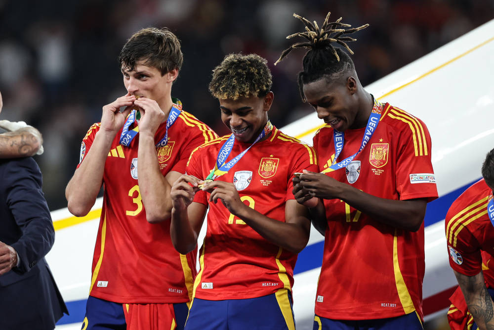 爱游戏体育-包含梅西在塞尔维亚队比赛中晋级下一阶段，重返赛场引发热议！热度持续攀升的词条