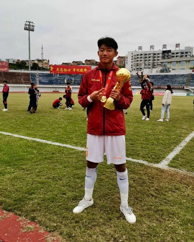 爱游戏APP-斯图加特内部会议纪要流出——赛后更衣室发声，CBA季后赛使命明确，数据趋势出现新变化的简单介绍